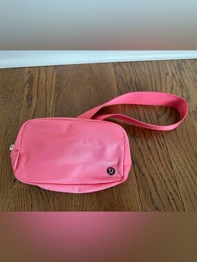 lululemon Everywhere Belt Bag 1L in Sakura Pink
